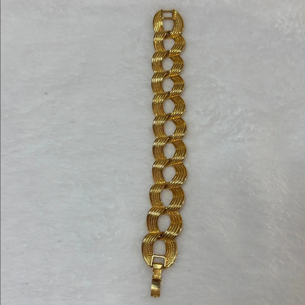 Gold-Tone Textured Link Bracelet - Classic Women's Jewelry - Picture 2 of 8
